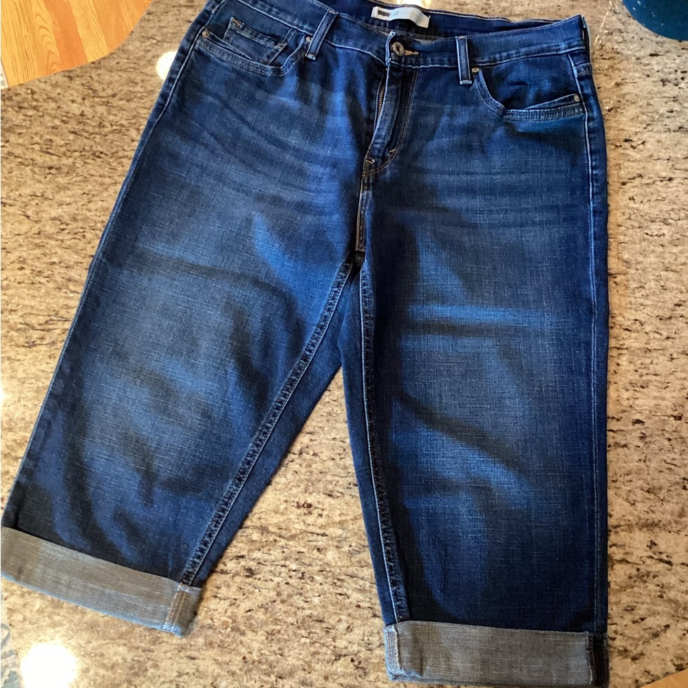 Women’s Levis Bermuda Shorts, Size 12 - Picture 3 of 4